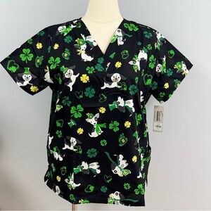 NWT Buttersoft Scrub Top Lucky Puppies Black Cotton Scrubs Dogs Holiday St Patty